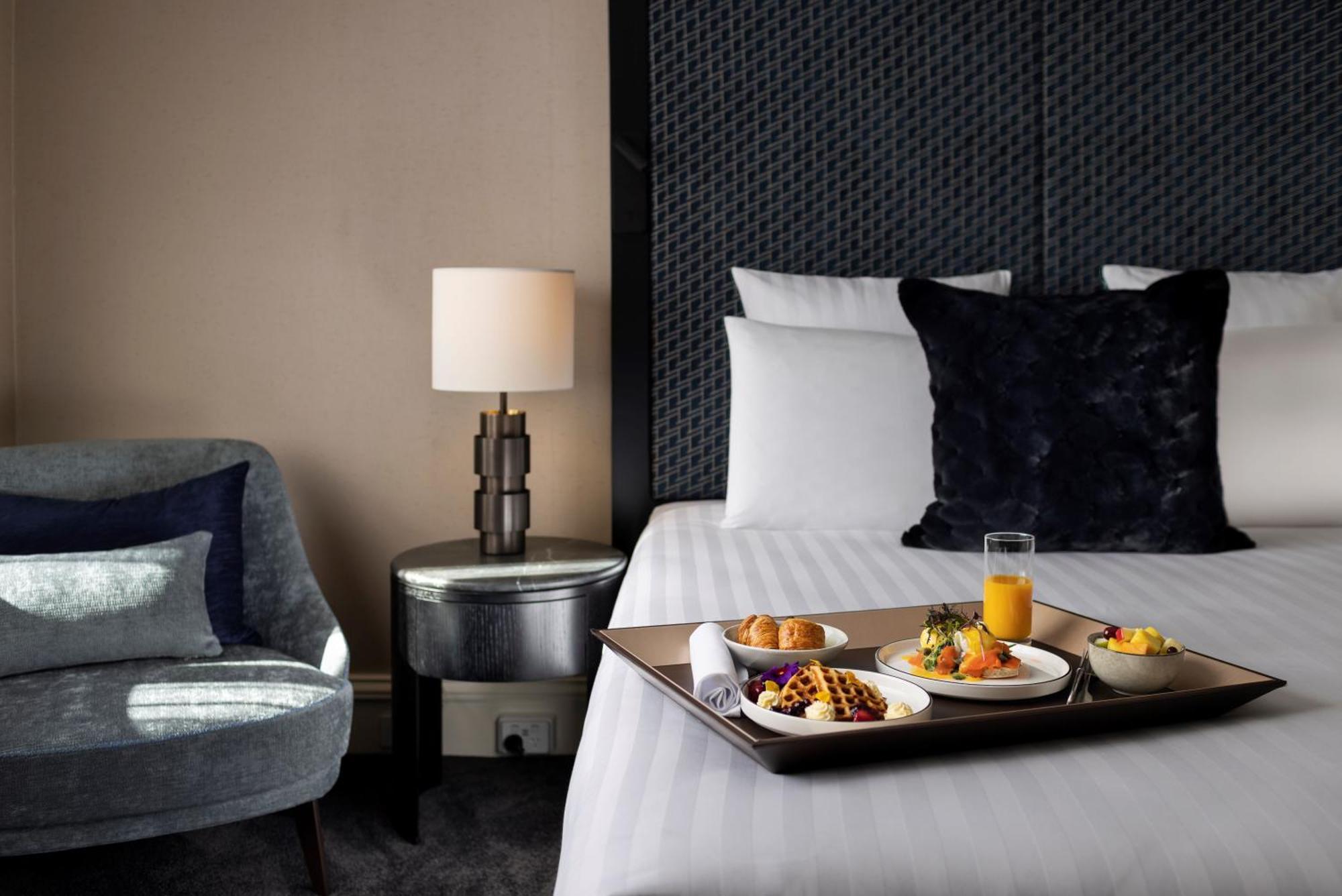Pullman Auckland Hotel & Apartments Екстериор снимка Room service