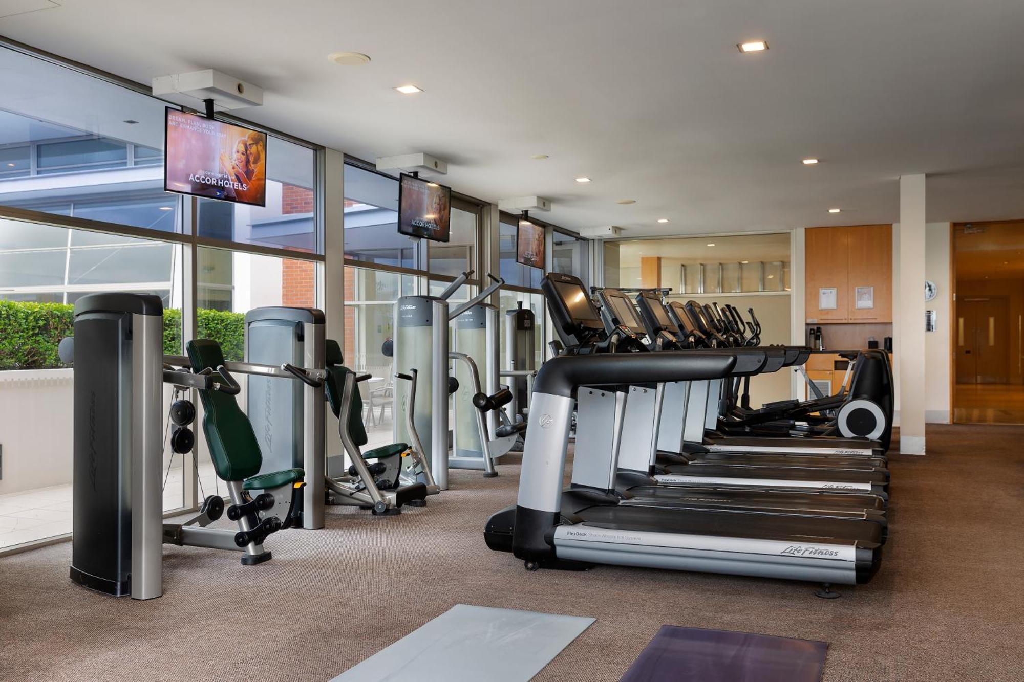 Pullman Auckland Hotel & Apartments Екстериор снимка The gym at the hotel
